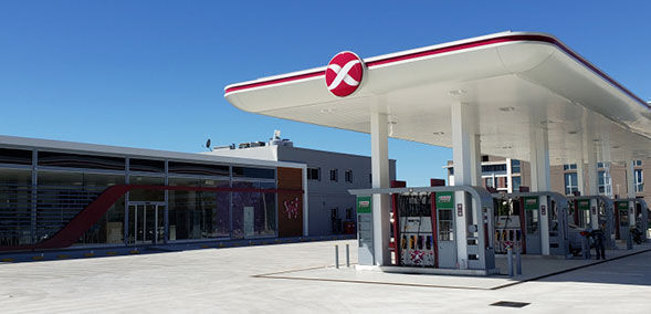 Puertas automáticas en Estación Axion Energy
